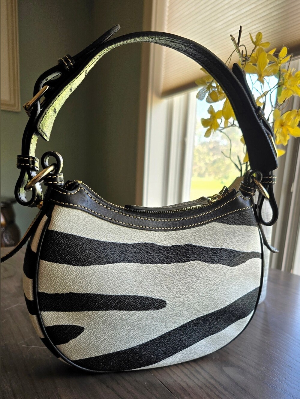 Dooney & Bourke Archives 2007 Crescent Hobo in Zebra. - Picture 6 of 12